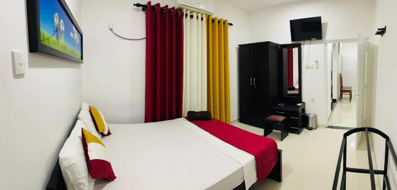 Funwhales Rest House Негомбо Екстер'єр фото