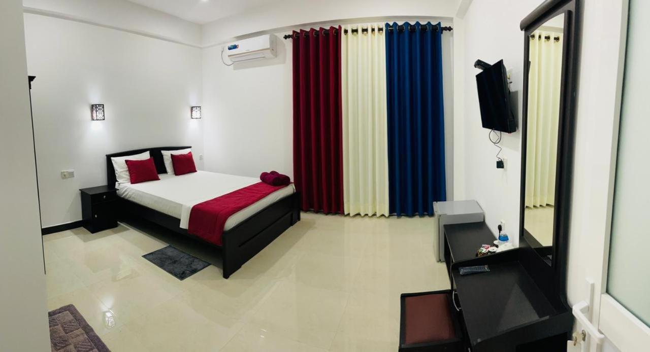 Funwhales Rest House Негомбо Екстер'єр фото