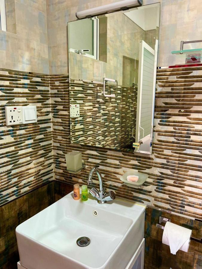 Funwhales Rest House Негомбо Екстер'єр фото
